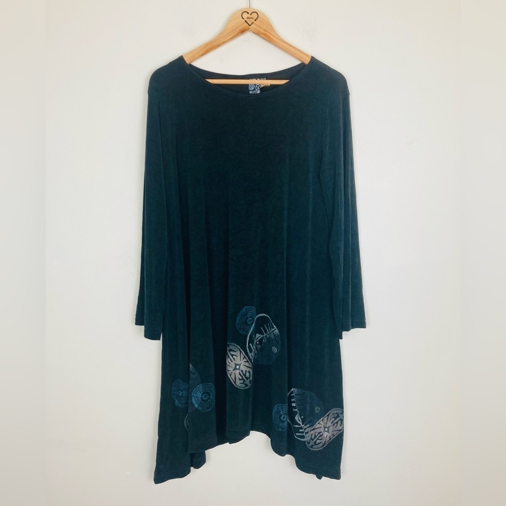 BlueFish Lagenlook black knit long sleeve dress with sh boho art print. NWT